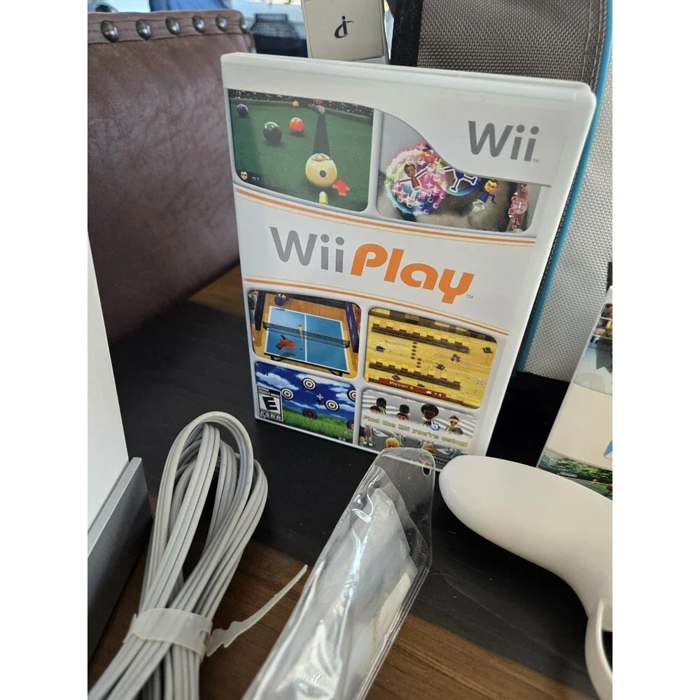 Complete Nintendo Wii Video Game White Console Bundle Case, Games & Accessories